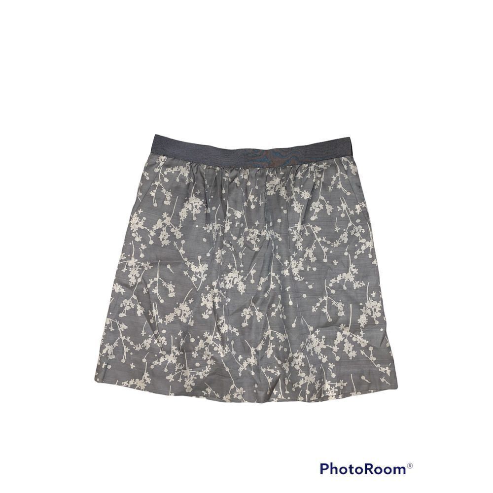 ANN Taylor Loft lined gray floral knee length skirt size 6